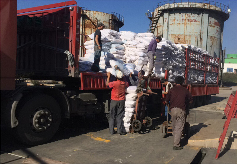 聚合氯化鋁裝貨現(xiàn)場(chǎng)